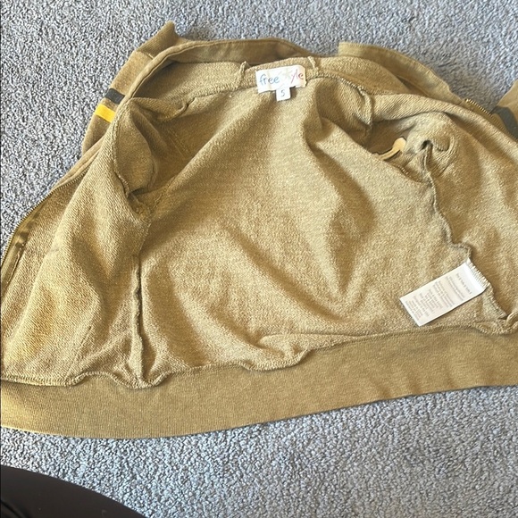 Freestyle Kids Zipper Hooded Jacket - Olive with Gold and Black Accents - Picture 7 of 7